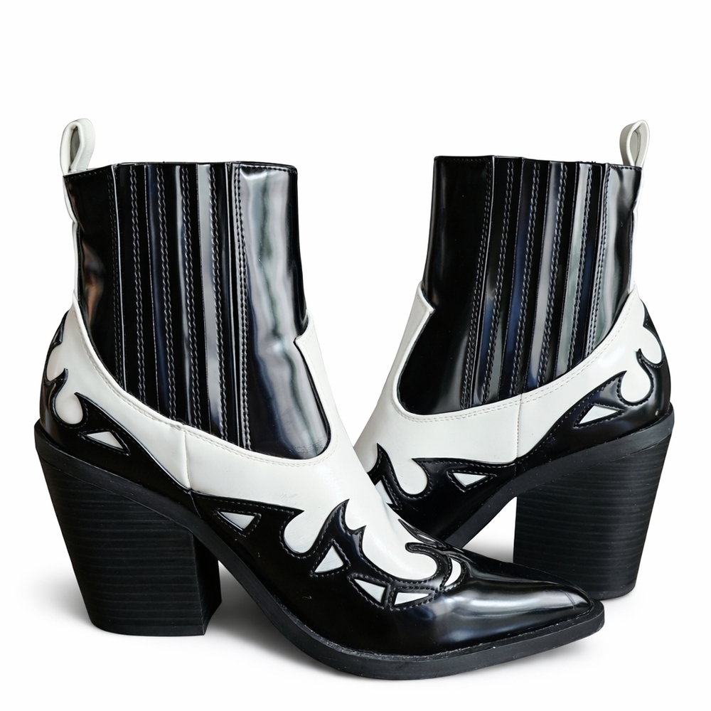 Black White Western Cowboy Boots Pointed Toe Statement Ankle Boot Size 7